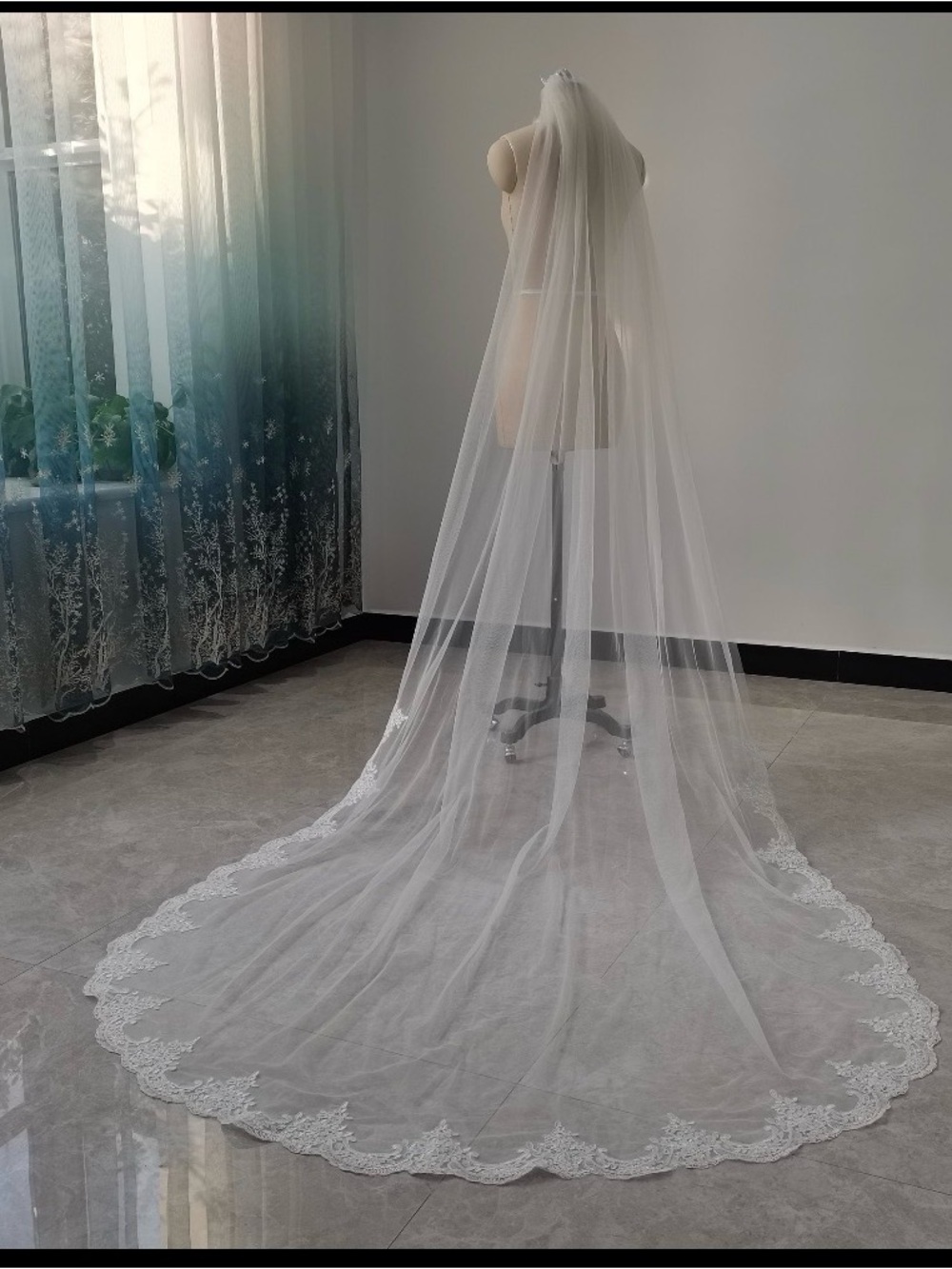 Elegant Long Bridal Veil with Lace Edge - White